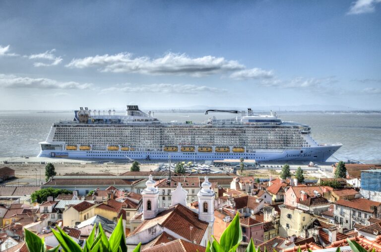 cruise ship, lisbon, cruise-917618.jpg