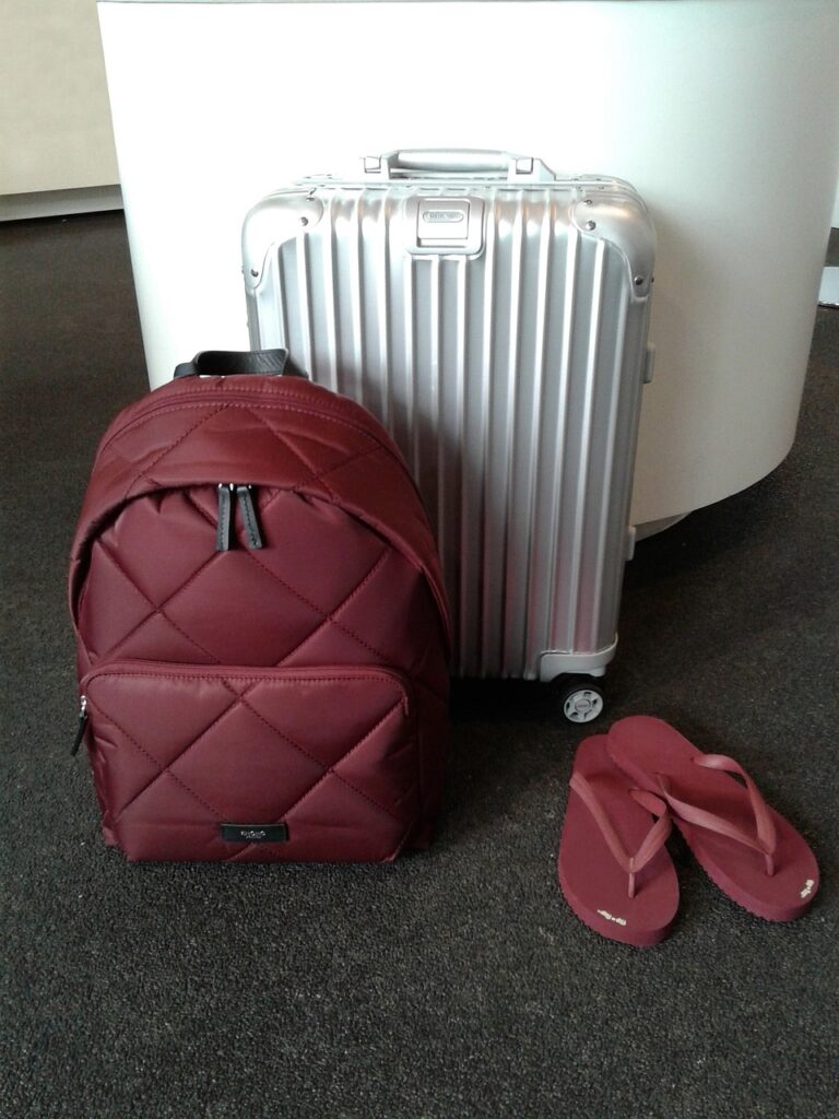 flip flops, luggage, backpack-1576515.jpg