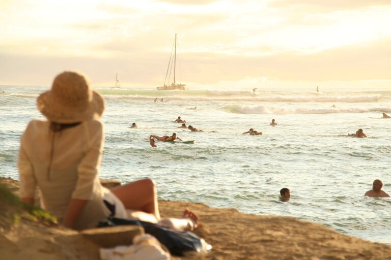 sea, woman, hawaii-931164.jpg