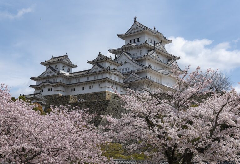 heritage, japan, castle, himeji, white, heron, history, tourism, architecture, feudal, asia, ancient, sky, unesco, fortress, landmark, famous, roofing, japan, japan, nature, japan, japan, japan-5430081.jpg